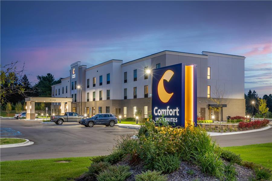 Comfort Inn & Suites Clarkston Pine Knob Area — photo