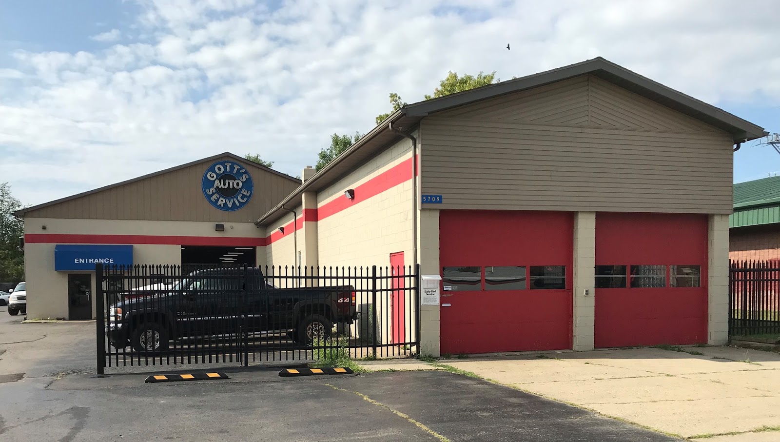 Gott's Auto Service in Village of Clarkston